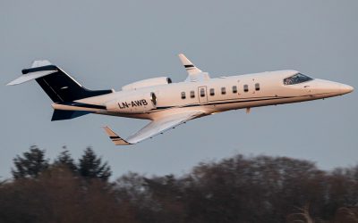 Airwing piloot groet spotters op bijzondere wijze.