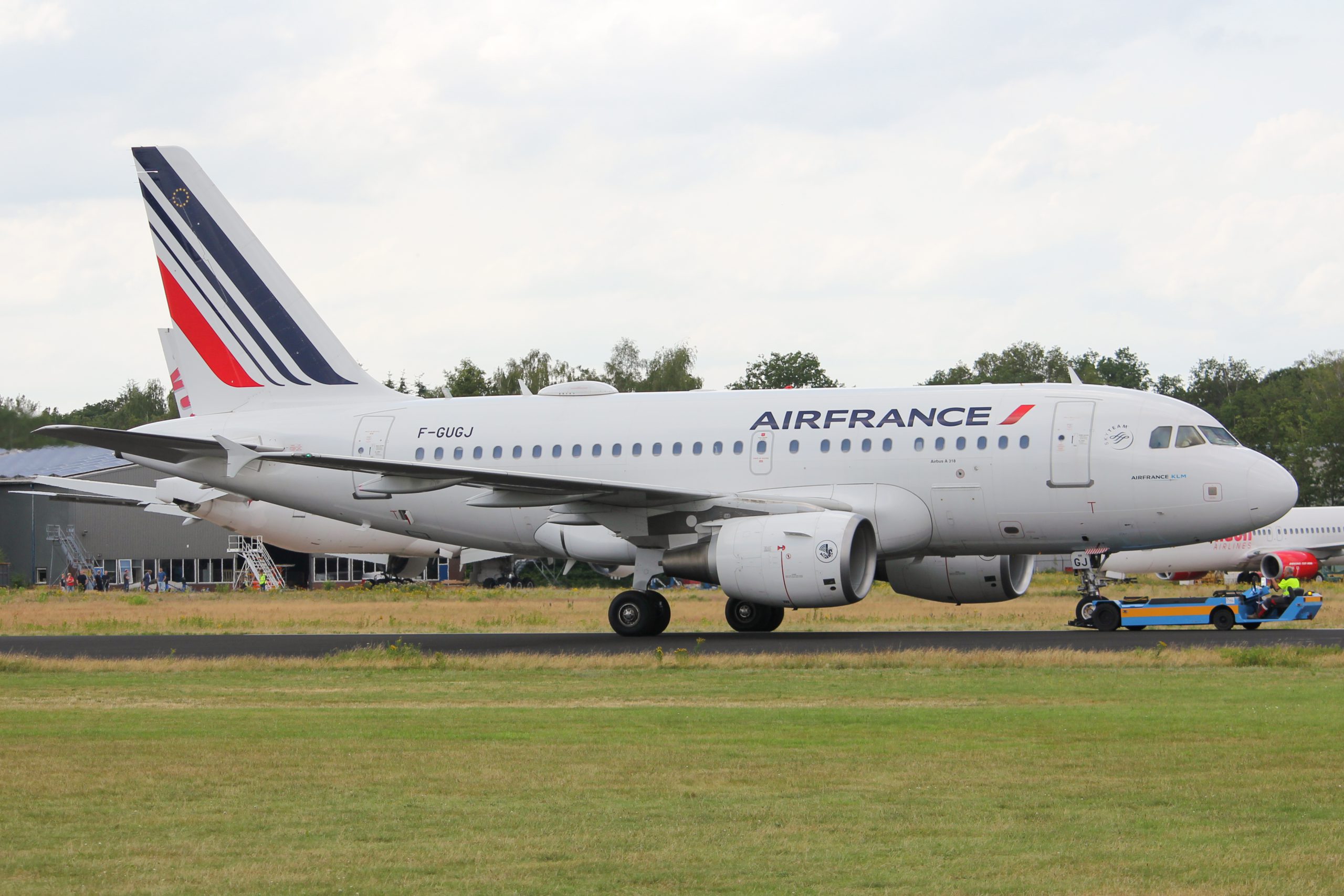 A318 voor AELS geland op Twente Airport
