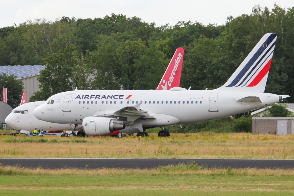 LZ-DCL, F-GUGJ - B738, A318 - Corendon Airlines, Air France - © Tim Volmer